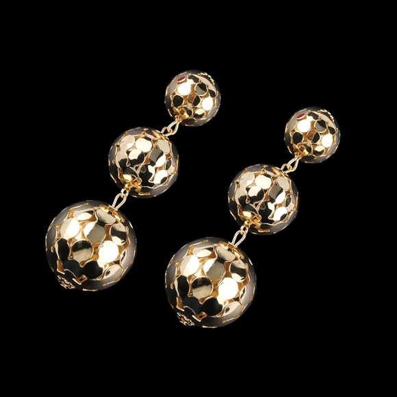 SILVER DISCO EARRINGS! - Picture 2 of 3